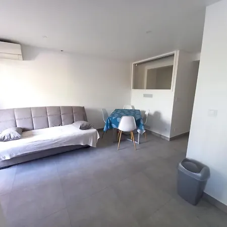 Appartamento T2 à Côté De La